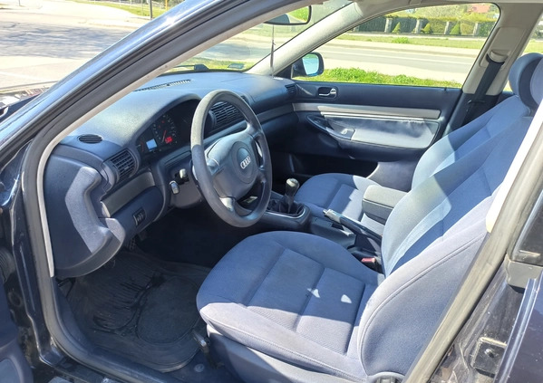 Audi A4 cena 8700 przebieg: 187635, rok produkcji 1999 z Dęblin małe 191